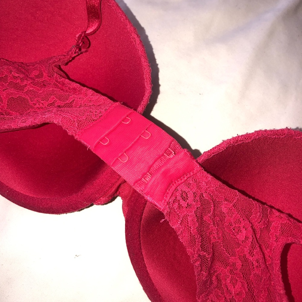 Red Lace VS Bra - Picture 5 of 6